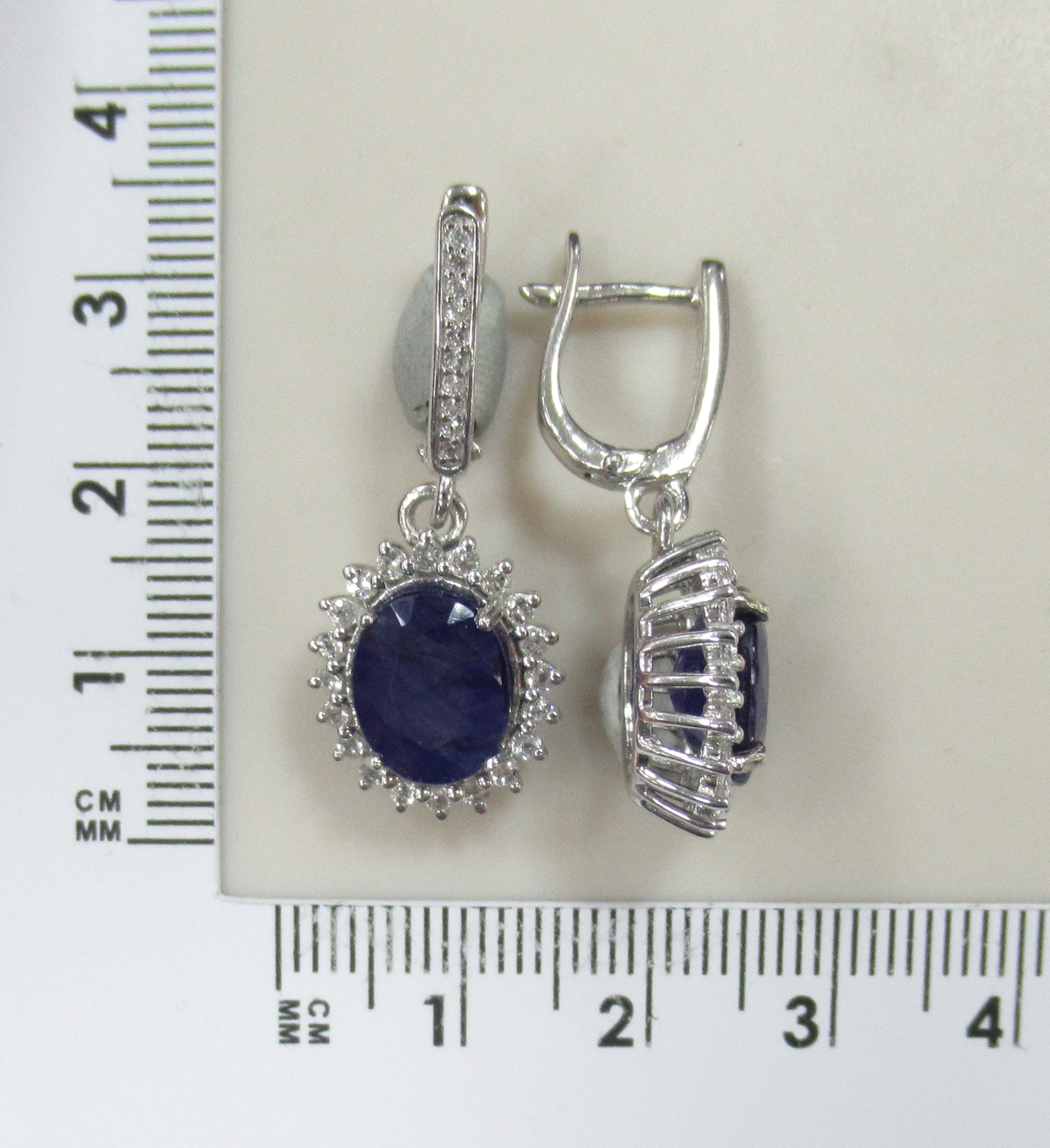 Серебряные серьги с сапфирами